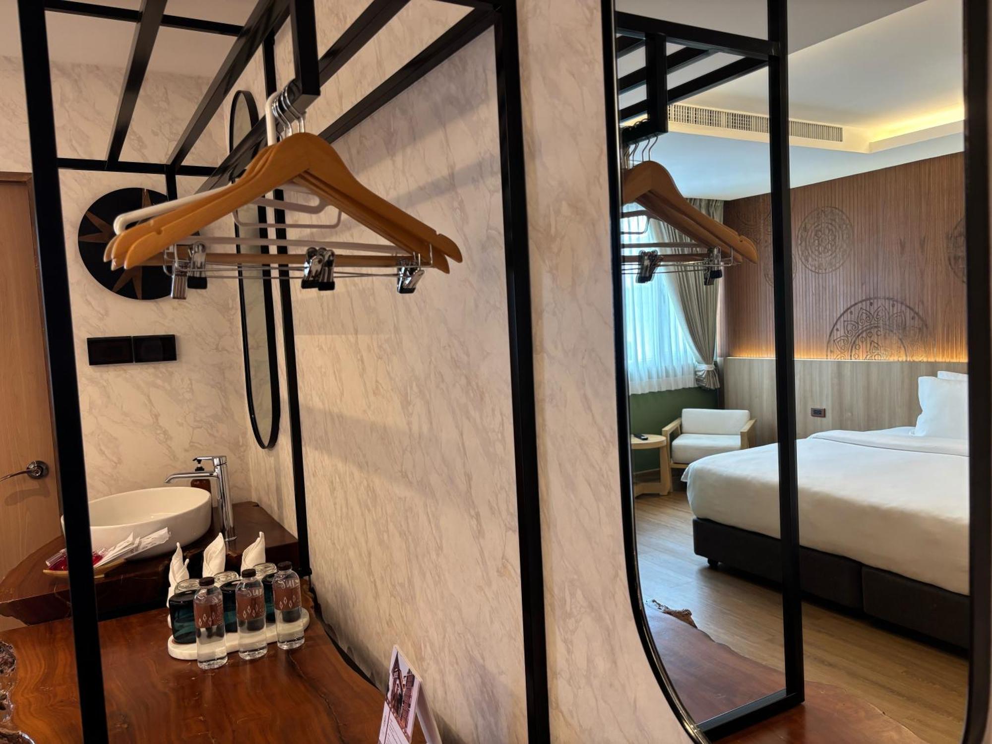 Nine Hotel Chiangmai Чиангмай Екстериор снимка