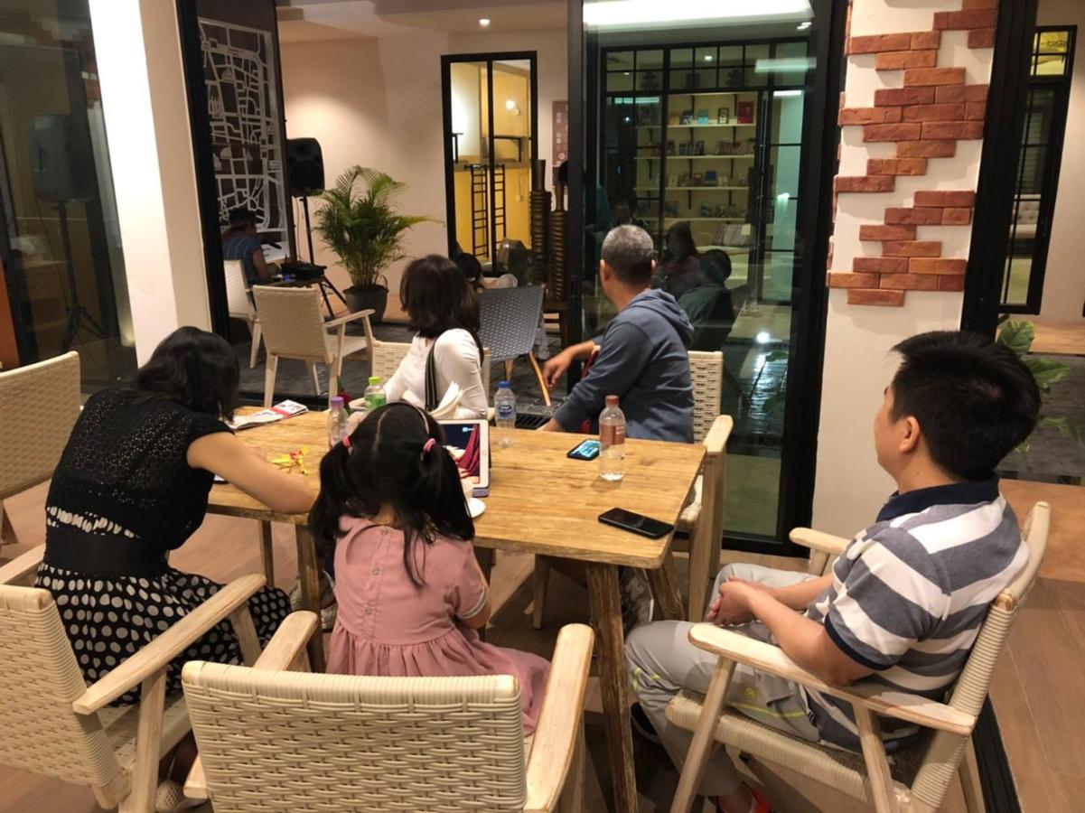 Nine Hotel Chiangmai Чиангмай Екстериор снимка
